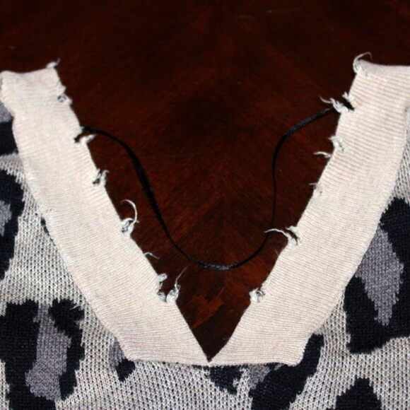 Leopard Print Women's Distressed Sweater Animal Print – Size S – - Picture 3 of 8